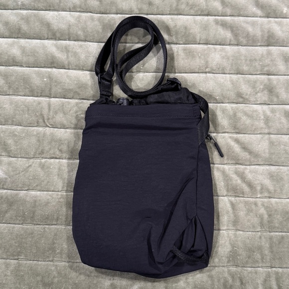 Lululemon Water Bottle Crossbody - Picture 3 of 3